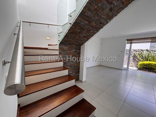Zibata En Venta La Casa Para Tu Familia, Ofrece 3 Recamaras, Amplio Jardin Lateral, Vigilancia, Persianas Eléctricas Qh 252767