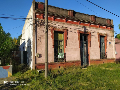 Imagen 3 de 4 de Vendo Casona A Reciclar Con Opción Para Hacer 3 Apartamentos Y 1 Casa, Muy Buena Construcción