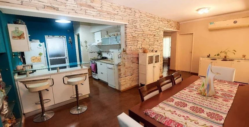 Excelente Casa Con Oficina Independiente Al Frente. Quilmes