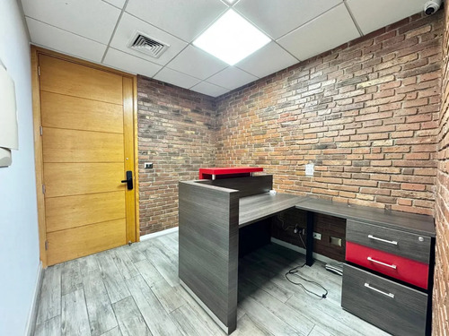 Como Nueva, Tres Privados Y Dos Baños En Vitacura
