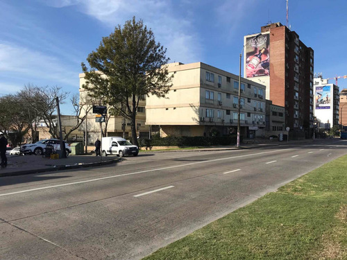 Cocheras En Avenida Italia Y Dessalines ,alquilo $3.000