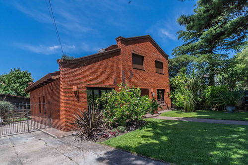 Casa De 4 Dormitorios En Alquiler En Carrasco Norte