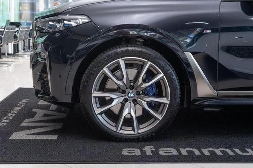 BMW X7 M50i