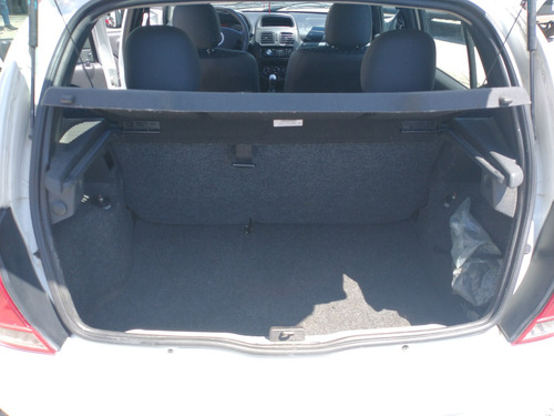 Imagen 11 de 15 de Renault Clio 2016 1.2 Mio Confort Pack
