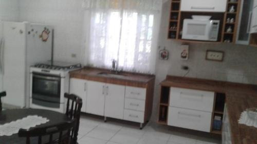 Imagem 3 de 11 de Chácara Na Praia! Avarandada Quintal Amplo, 3 Dorm