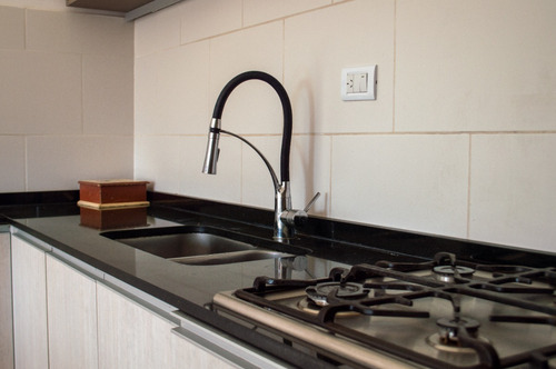 Casa En Las Sierras De Carlos Paz · Con Pileta Y Cochera · Patio · Luminoso · Vista A Carlos Paz · Venta