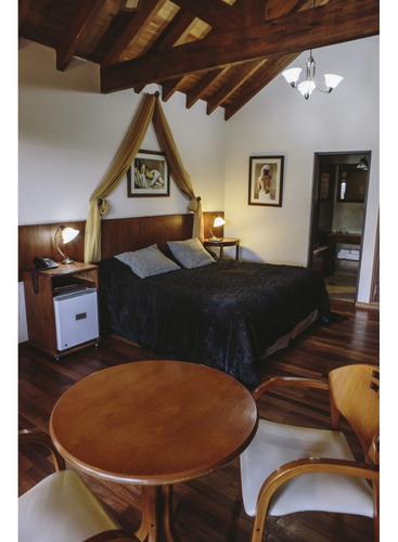 Hotel Funcionando En Capilla Del Monte (fondo De Comercio Y Propiedad)