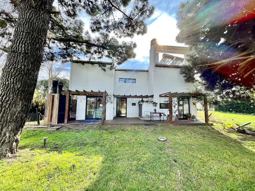 Dos Casas Modernas En Block En La Caleta
