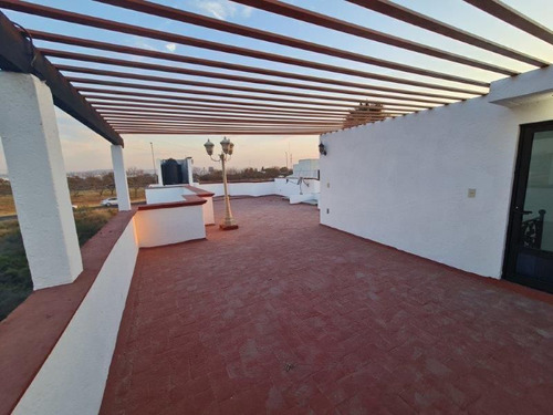 En Venta Residencia En Misión Concá, Roof Garden, Cto Serv, 