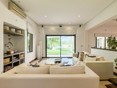 Imagen 8 de 30 de Casa En Venta Al Rio - Barrio Santa Catalina Villa Nueva Tigre