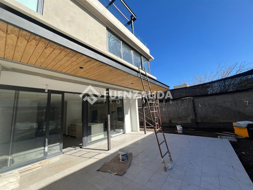 Venta Casa De 3 Dorm. En Las Condes, 18.800 Uf Sin Ggcc