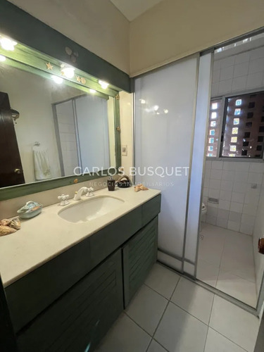 Casa En Venta De 7 Dormitorios, En Zona Del Golf!