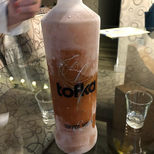 Vodka Tofka 1 Litro Original Com Caramelo Suiça Legitima