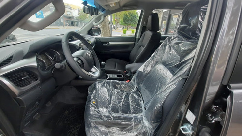 Imagen 9 de 17 de Toyota Hilux Sr 4x2 2022 Durzo Automoviles