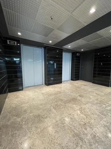 Imagen 7 de 30 de En Venta Espectacular Torre, Ubicada En Las Mercedes. (r.o)