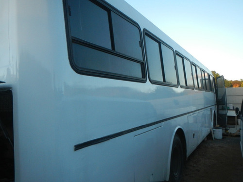 Imagem 10 de 10 de Ônibus