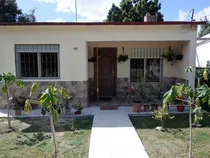 Comprar Se Vende 2 Casas En Colon En El Mismo Padron Con Terreno 648 M2 Y Total Edificado 162m2 . Muy Buen Estado Baños Y Cocinas A Nuevo . La Principal Estufa A Leña 3 Dorm. 95 M2 Y La Segunda Al Fondo 65m2