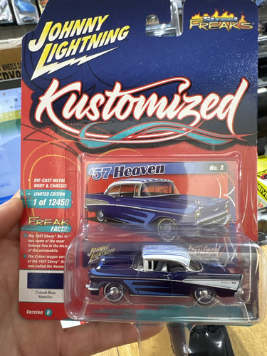 Johnny Lightning 1957 Chevy Bel Air Serie Street Freaks 1/64 Color Azul