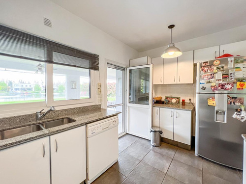 Imagen 17 de 30 de Casa En Venta Con Vista A Laguna En Barrio Cerrado En Tigre