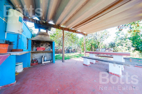 Imagen 9 de 11 de Venta De Monoambiente Divisible Con Sector De Quincho Y Parrilla En Amplio Lote En Trujui - Moreno