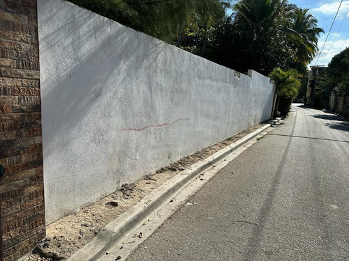 Solar En Los Guayacanes Con Todos Sus Documentos Al Día Y Acceso A La Playa.