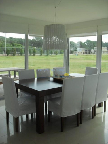 Excelente Casa En Complejo Con Todos Los Servicios Y Seguridad, Cerca De La Barra- Ref: 11536