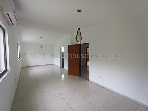 Casa En Venta En Colinas De Guataparo Valencia Mm Carabobo Con Patio Jardin Vigilancia Y Agua De Manantial