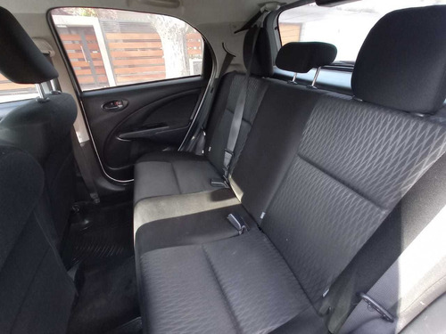 Imagen 14 de 15 de Toyota Etios Xs Nafta 1.5 Caja Manual De 6ta Año 2016
