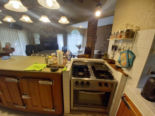 Quinta En Pilar De 280m2. Terreno De 4744m2. Piscina Jardín.