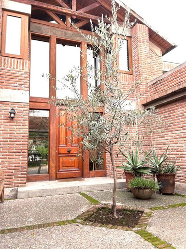 Casa Remodelada Con Terminaciones De Alto Nivel En Condomini