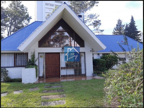 Casa En Venta, Playa Mansa, Punta Del Este- Ref: 832