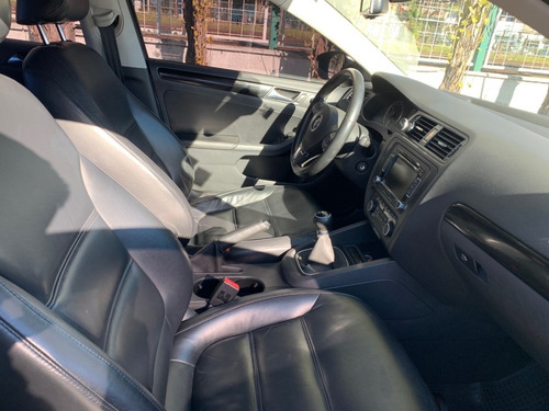 Imagen 11 de 12 de Volkswagen Vento 2.5 Luxury Manual