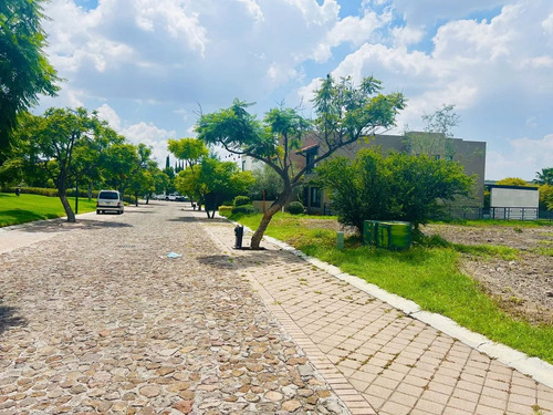 Gran Terreno En Venta En El Campanario - ¡ubicación Premium!