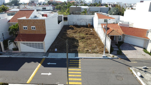 Terreno En Venta En Costa De Oro Frente A Parque 