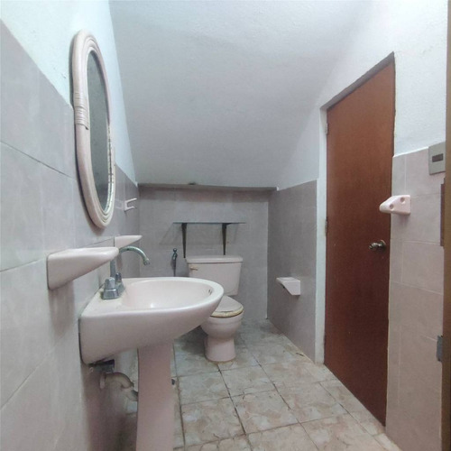 Venta Casa De 3 Pisos, Vista Al Mar En Playa Verde Catia La Mar. Edo. La Guaira