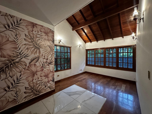 Excelente Chalet En Venta - Barrio Ingles