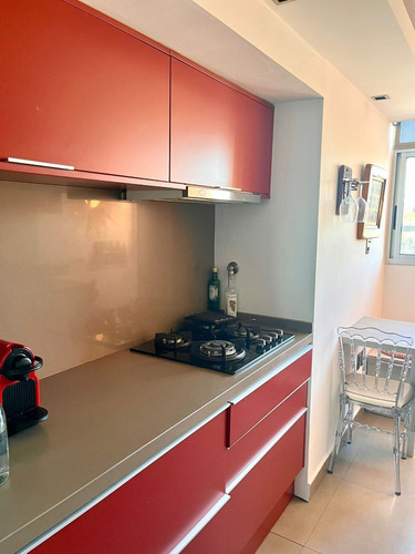 Imagen 10 de 22 de Apartamento De Diseño Remodelado Piso Alto Sobre Rambla Bajo De Precio! El Mejor Punto De Montevideo Y La Mejor Vista