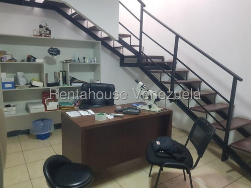 Se Vende Fondo De Comercio En Funcionamiento, Aprovecha Esta Gran Oportunidad De Inversión, Dedicado Al Ramo De Óptica, Ubicado En Un Punto Muy Estratégico, Equipado Con Todo Lo Necesario Para Continu