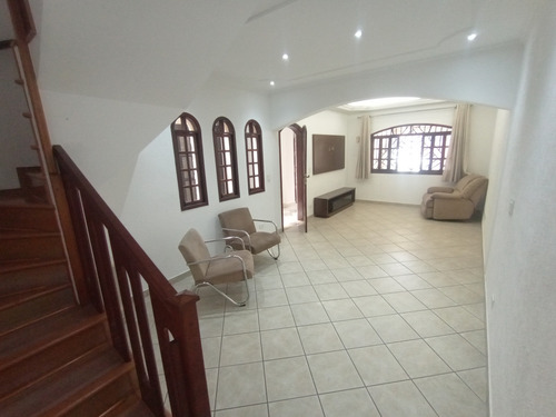 Sobrado Impecável Com Lazer Completo Para A Família