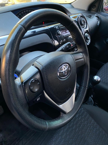 Imagen 10 de 11 de Toyota Etios Xls 5pts 2014