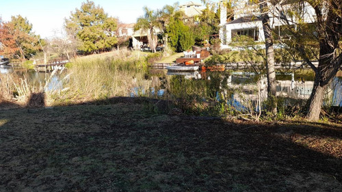 Imagen 6 de 7 de Venta - Lote Al Agua De Los Ultimos En Castores Nordelta