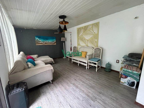 Imagen 6 de 15 de Venta Casa Malvin 3 Dorm, 2 Baños, Estufa, Fondo, Pisicina, Parrilleo Y Gge. Con Renta