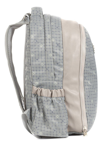 Pañalera Backpack Textil Con Trama Icónica De La Marca Cloe Color Gris Diseño de la tela