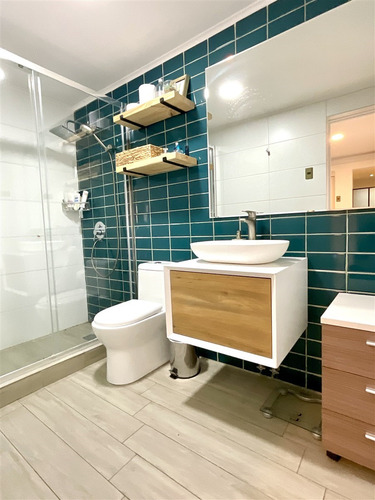 Casa En Venta De 4 Dorm. Remodelada En Las Condes