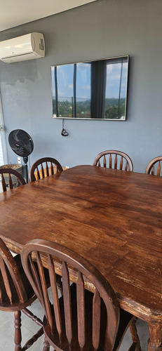 Mesa De Madeira Com 8 Cadeiras (Usado)