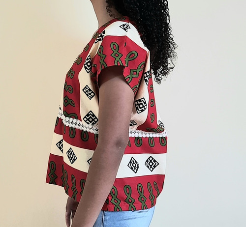 Imagem 3 de 4 de Blusa Cropped Feminina Tecido Silka