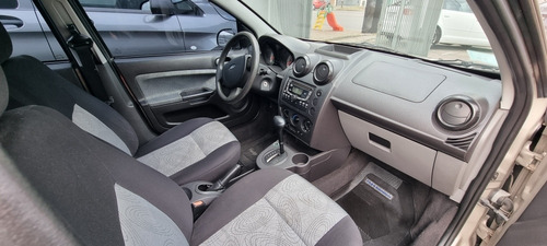Imagen 12 de 15 de Ford Fiesta Max Automatico