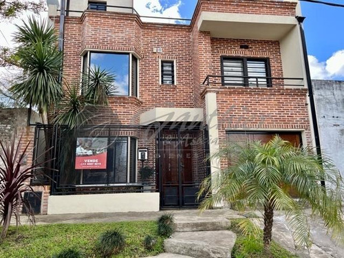 Casa En Venta En Campana: Sívori 313 