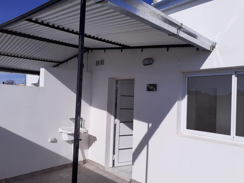 Imagen 9 de 11 de Depto De Un Dormitorio, Casi A Estrenar. Buen Barrio, Cochera, Jardín Y Todos Los Servicios!