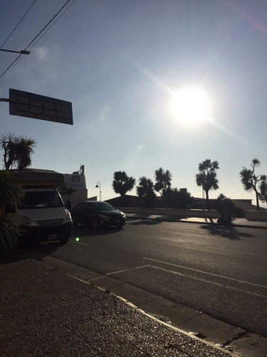 Imperdible Local Frente Al Mar De 200m2 Con Cochera Y Salida
